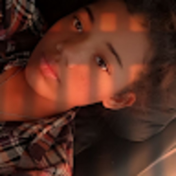 Meet your Posher, Alasia - Picture 1 of 1